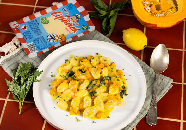 Bramborové gnocchi s dýní, sýrem Lipánek a kopřivami