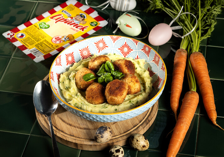 Kuřecí kuličky se sýrem Lipánek v trojobalu s bylinkovou bramborovou kaší