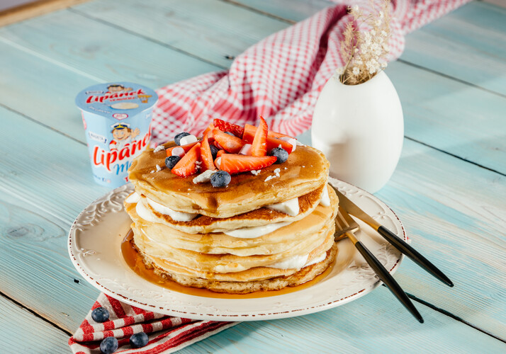Ovocné pancakes s Lipánkem a javorovým sirupem