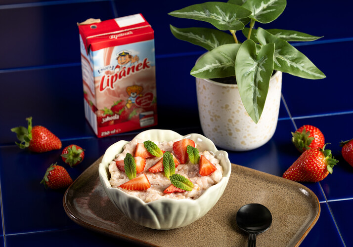 Rýžová jahodová kaše se sladkým mlíčkem Lipánek