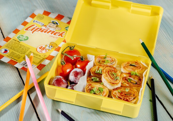 Tortilla šneci plnění sýrem Lipánek, rajčaty a šunkou