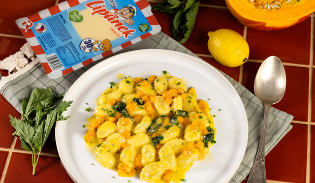 Bramborové gnocchi s dýní, sýrem Lipánek a kopřivami