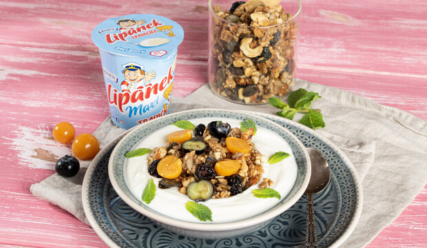 Granola s tradičním Lipánkem, ořechy a ovocem