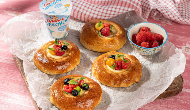 Koláčky s lipánkovou náplní a ovocem