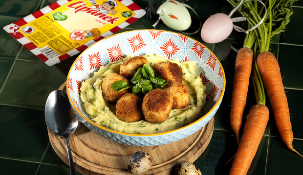 Kuřecí kuličky se sýrem Lipánek v trojobalu s bylinkovou bramborovou kaší