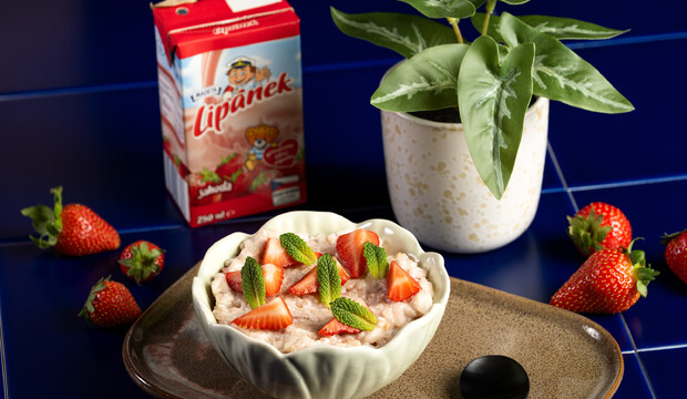 Rýžová jahodová kaše se sladkým mlíčkem Lipánek