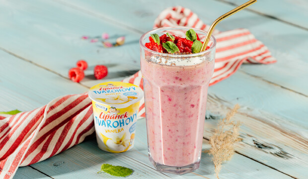 Smoothie s třešněmi, jahodami, banány a Lipánkem