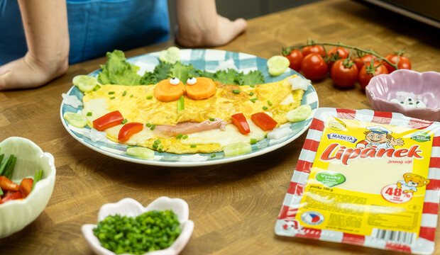 Vaječná omeleta se sýrem Lipánek